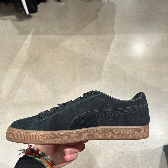 Puma Classic Suedes - Picture 2 of 4